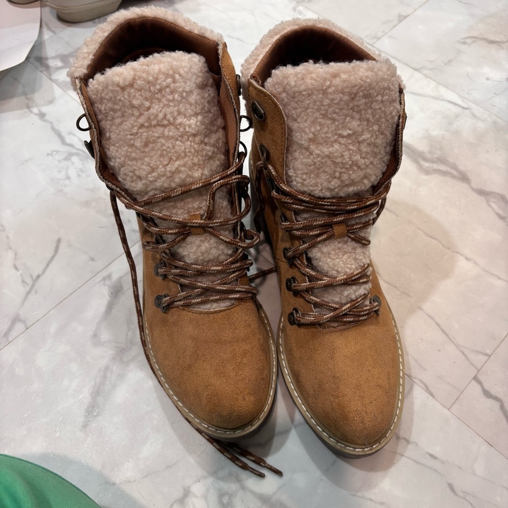 Women's Tan Shearling-Lined Boots